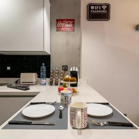 Flatguest Industrial Loft By Marina - Wifi Apartment