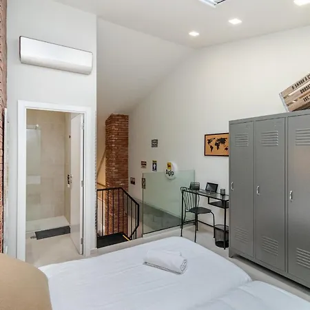Flatguest Industrial Loft By Marina - Wifi *